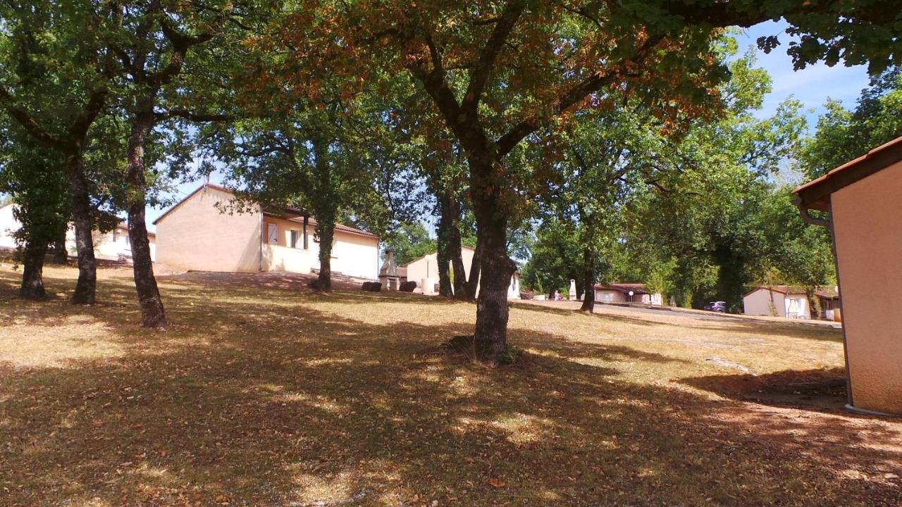 Готель Les Sentiers Du Causse Lentillac du Causse Екстер'єр фото